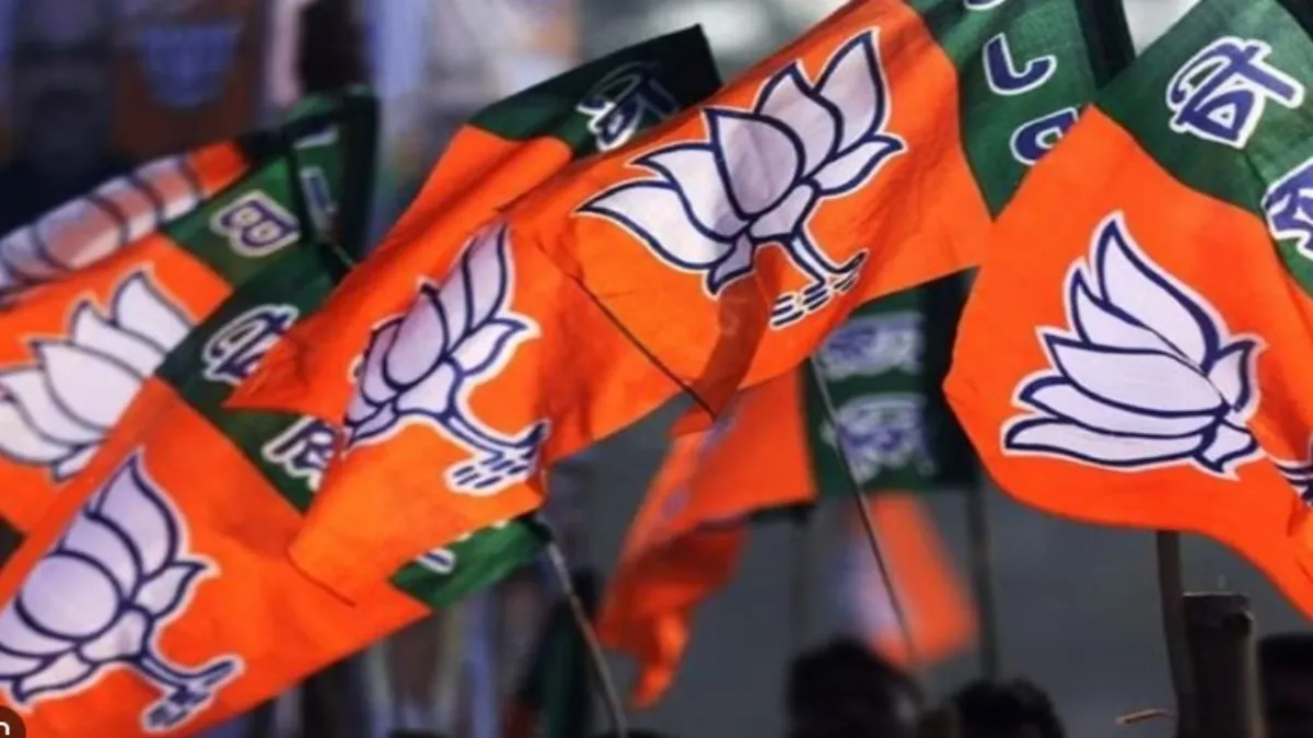 निलंबित कांग्रेस पार्षदों ने भाजपा ज्वाइन किया- India TV Hindi