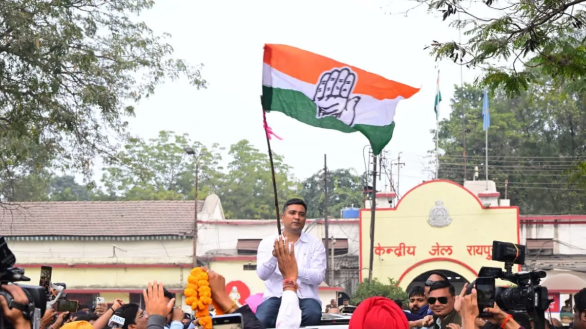 चैतन्य बघेल जेल से बाहर आए - इंडिया टीवी हिंदी