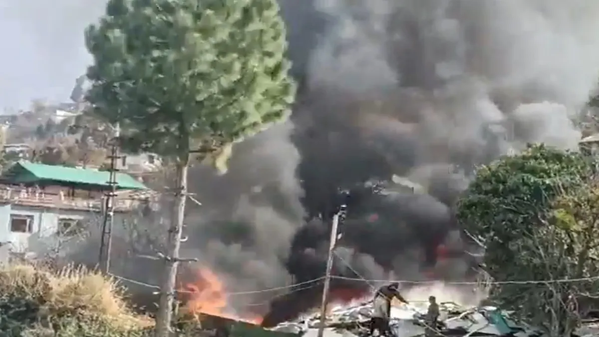 आर्मी कैंप में लगी भीषण आग - इंडिया टीवी हिंदी