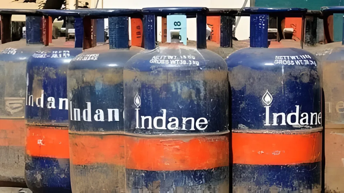 गैस सिलेंडर हुआ महंगा - इंडिया टीवी पैसा