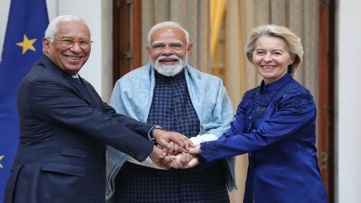 यूरोपियन काउंसिल के प्रेसिडेंट एंटोनियो लुइस सैंटोस दा कोस्टा (L), पीएम मोदी (M), यूरोपियन कमीशन की - India TV Hindi