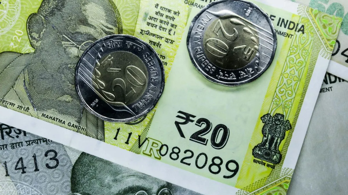 विदेशी निवेशकों की निरंतर बिकवाली का असर है।- India TV Paisa