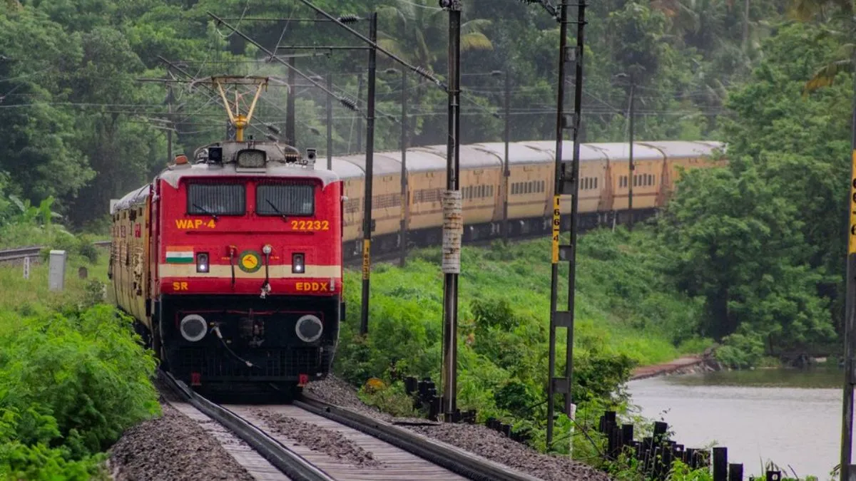 भारतीय रेलवे, पश्चिमी रेलवे, बिना टिकट, बिना टिकट यात्रा, बिना टिकट यात्रा,- इंडिया टीवी पैसा
