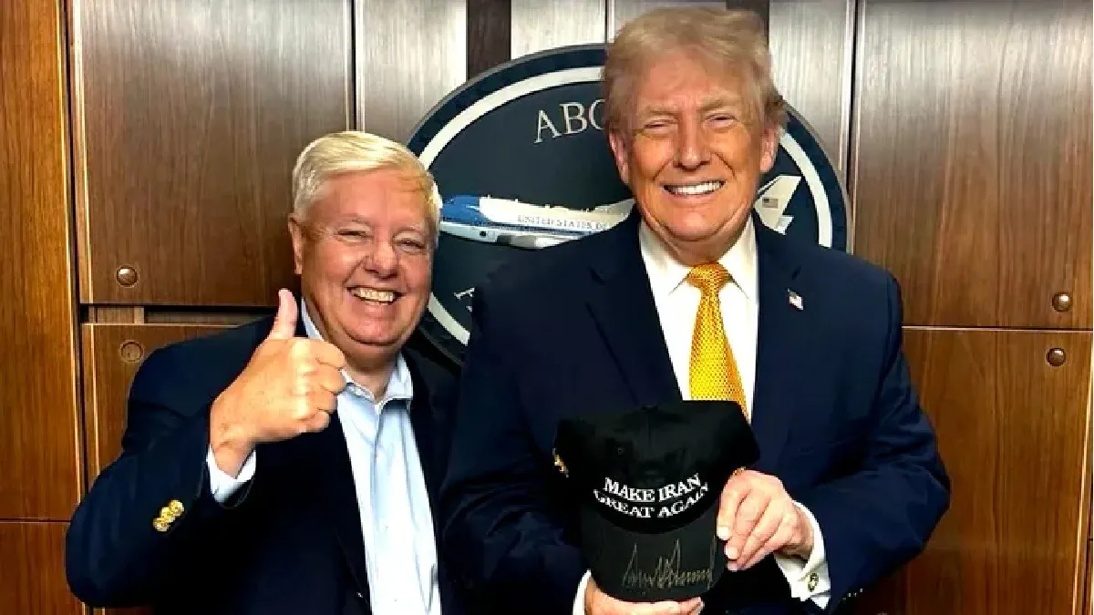 Lindsey Graham Posted Photo Of Himself Posing With Donald Trump, Who Is Holding Signed Make Iran Gre- India TV Hindi