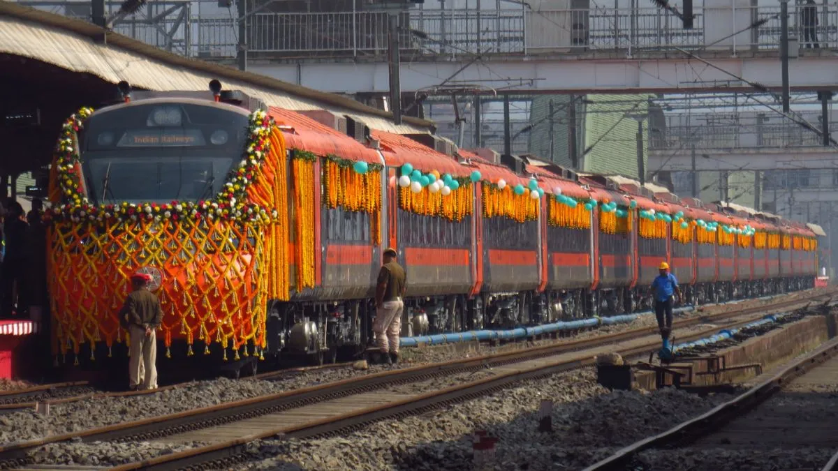 Howrah-Guwahati Vande Bharat Sleeper, Howrah-Guwahati Vande Bharat Sleeper route, Howrah-Guwahati Va- India TV Paisa