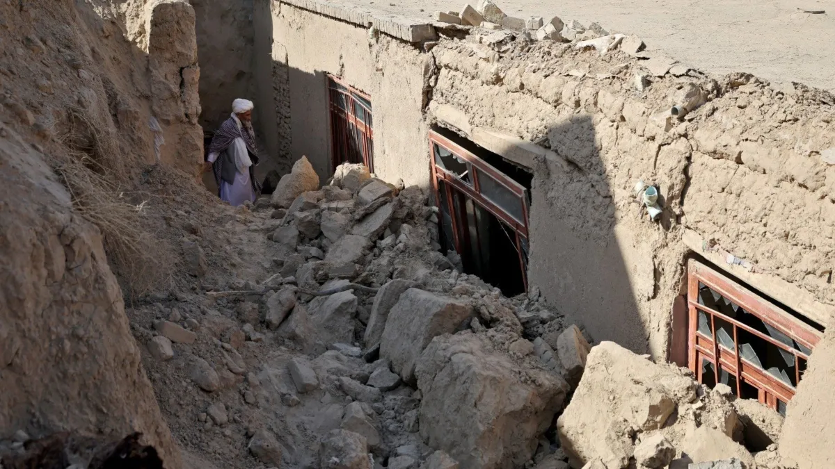 अफगानिस्तान में गिराए गए बम- India TV Hindi