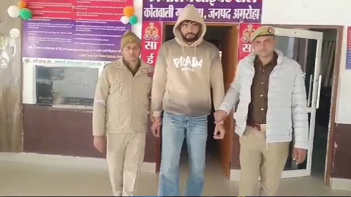 पुलिस हिरासत में आरोपी- India TV Hindi