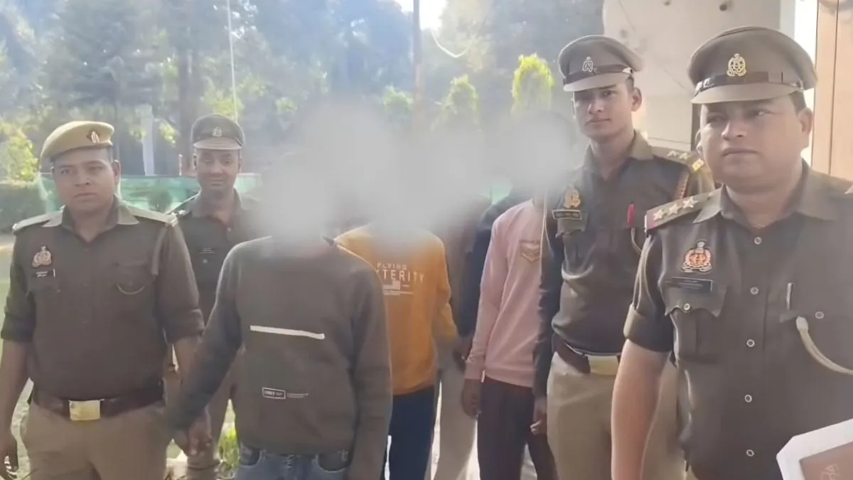 कानपुर में यूट्यूबर्स...- India TV Hindi