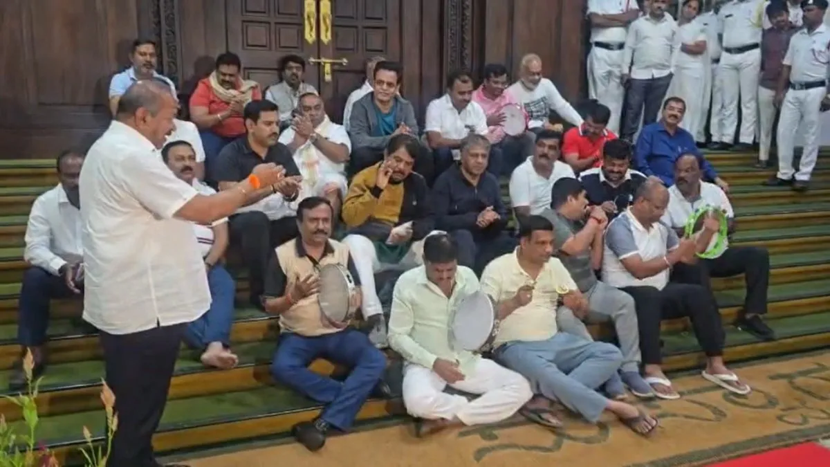 karnataka assembly protest jds- India TV Hindi