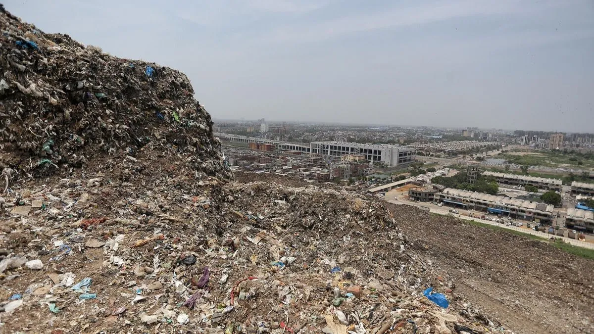 isbt, inter state bus terminal, kashmiri gate isbt, bhalswa, bhalswa landfill site, landfill site- India TV Paisa