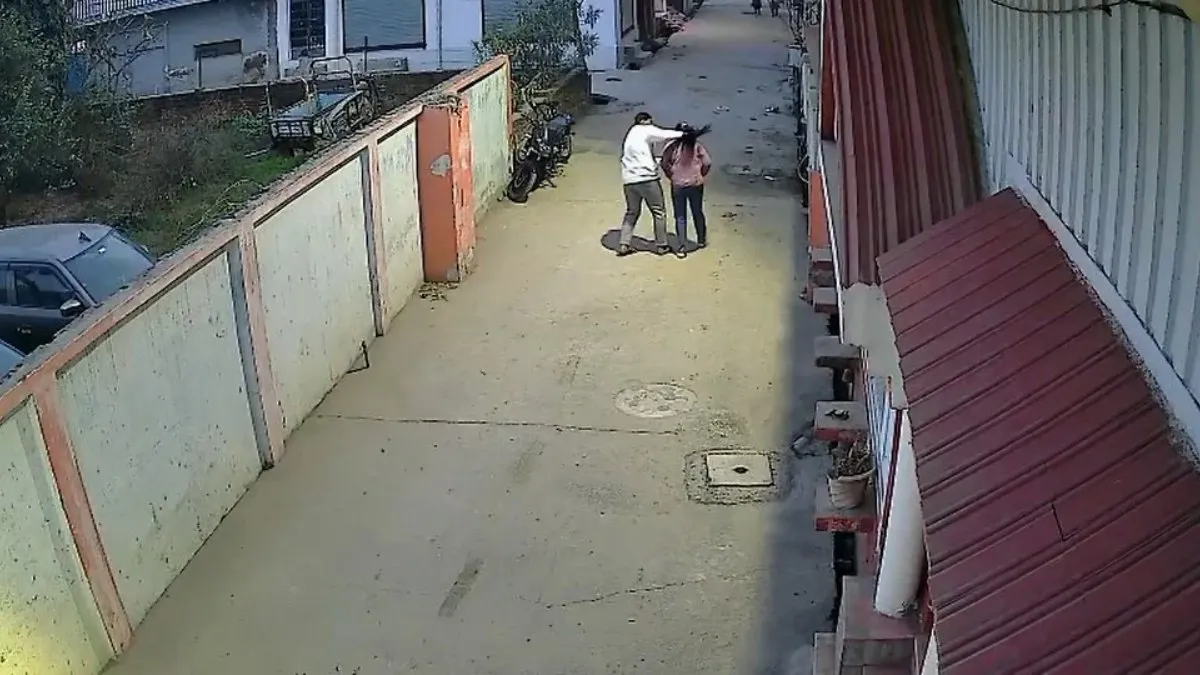 mainpuri student cuts teacher lips- India TV Hindi