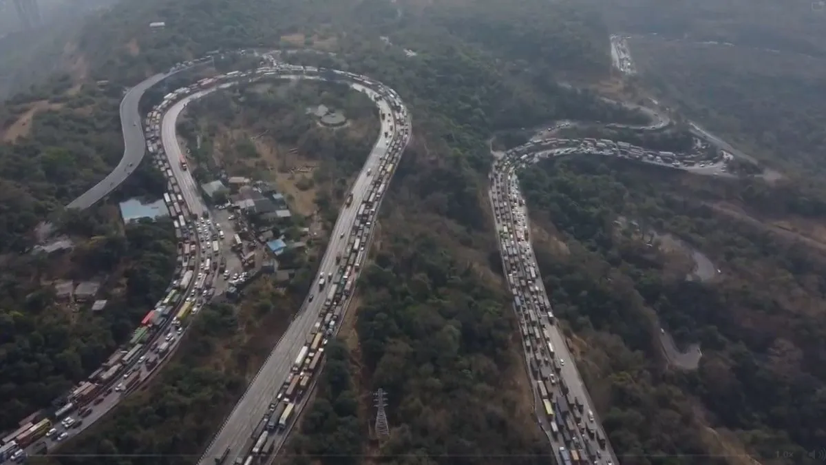 Mumbai Pune Expressway, Traffic jam, Expressway Traffic jam, Traffic Jam, Viral Video - India TV Hindi