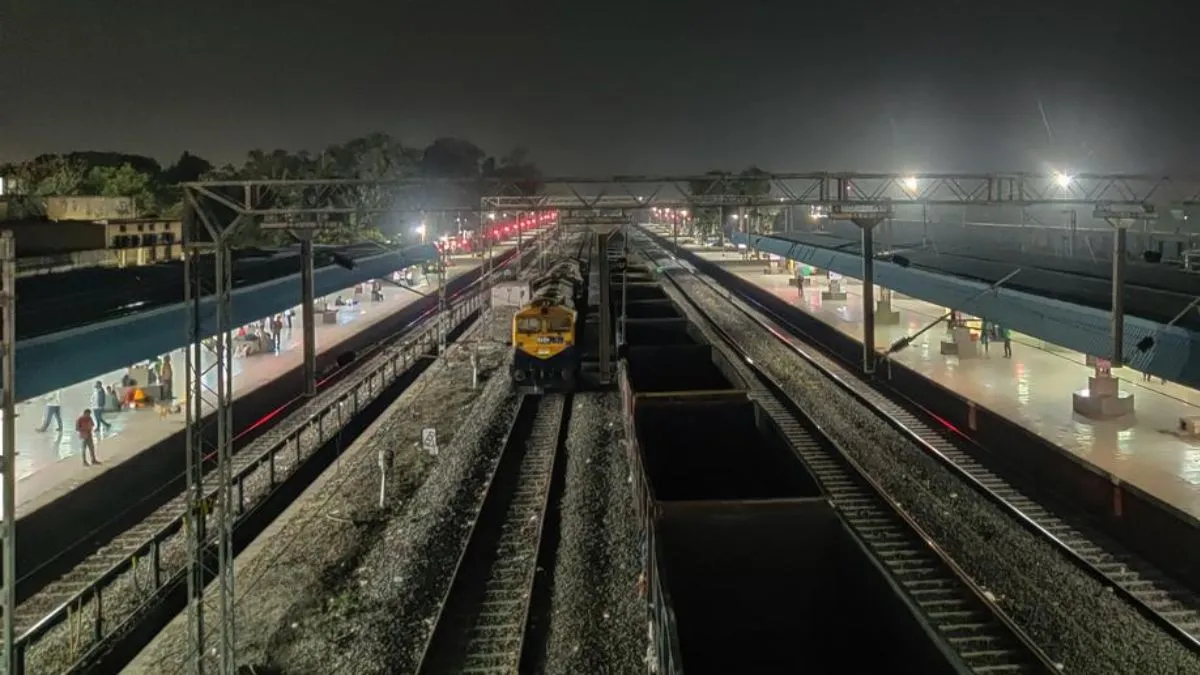 Indian Railway Facts, Amazing Facts : किस रेलवे स्टेशन पर ट्रेन के आते ही बत्ती गुल हो जाती है- India TV Hindi