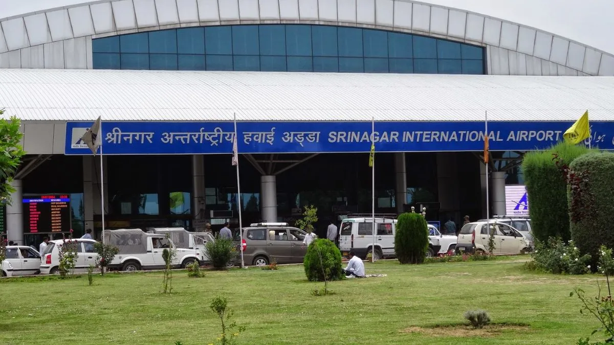 Srinagar Airport...- India TV Paisa
