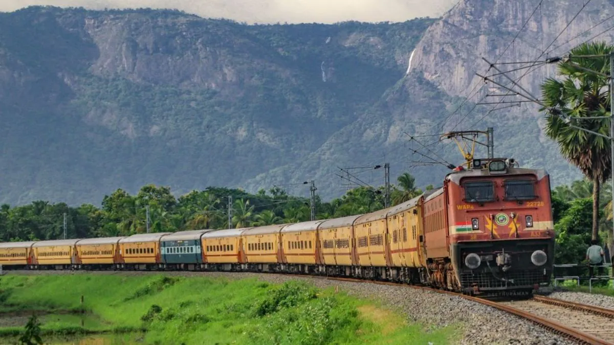 indian railways, rac seat, rac ticket, confirm tickets, Parliamentary committee, public accounts com- India TV Paisa