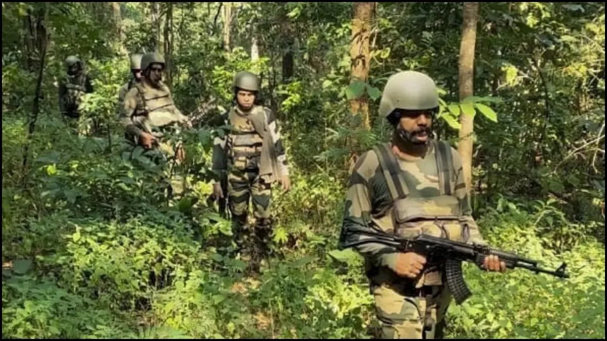 51 नक्सलियों ने किया सरेंडर।- India TV Hindi