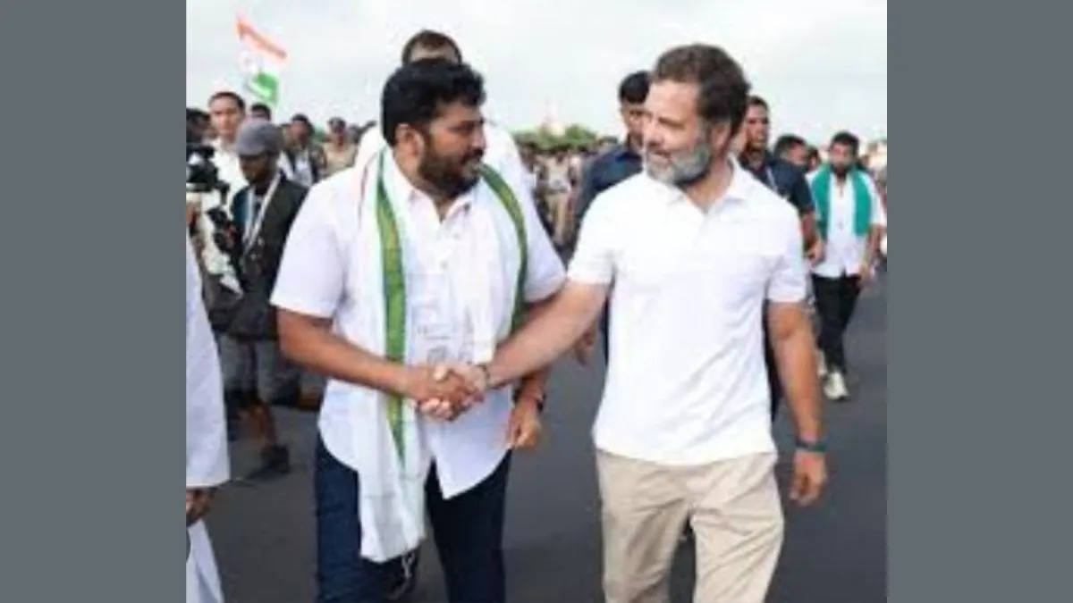 राहुल गांधी के साथ नरसिम्हा यादव की तस्वीर। - India TV Hindi