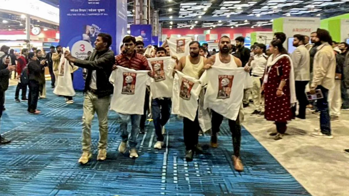 शर्टलेस प्रदर्शन मामले में चार आरोपी गिरफ्तार। - India TV Hindi