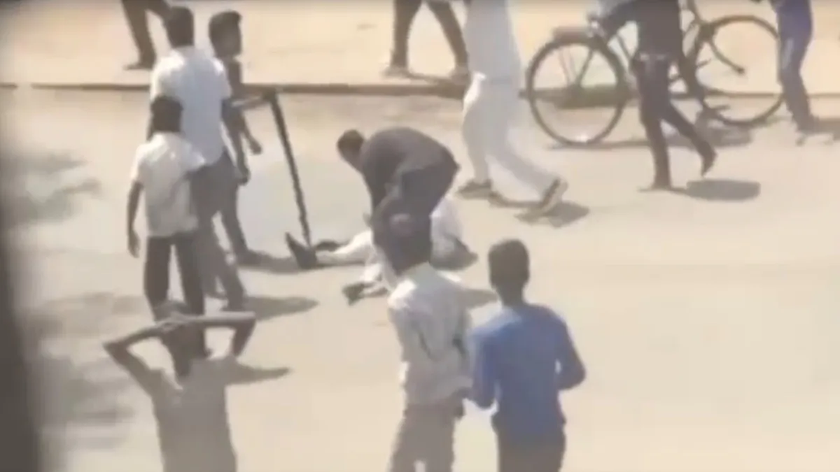 युवक को लाठी-डंडों से...- India TV Hindi