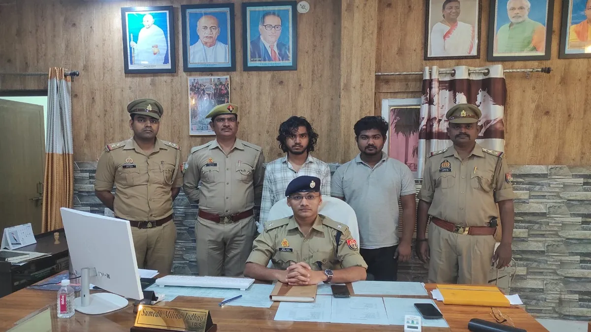 पुलिस की गिरफ्त में...- India TV Hindi