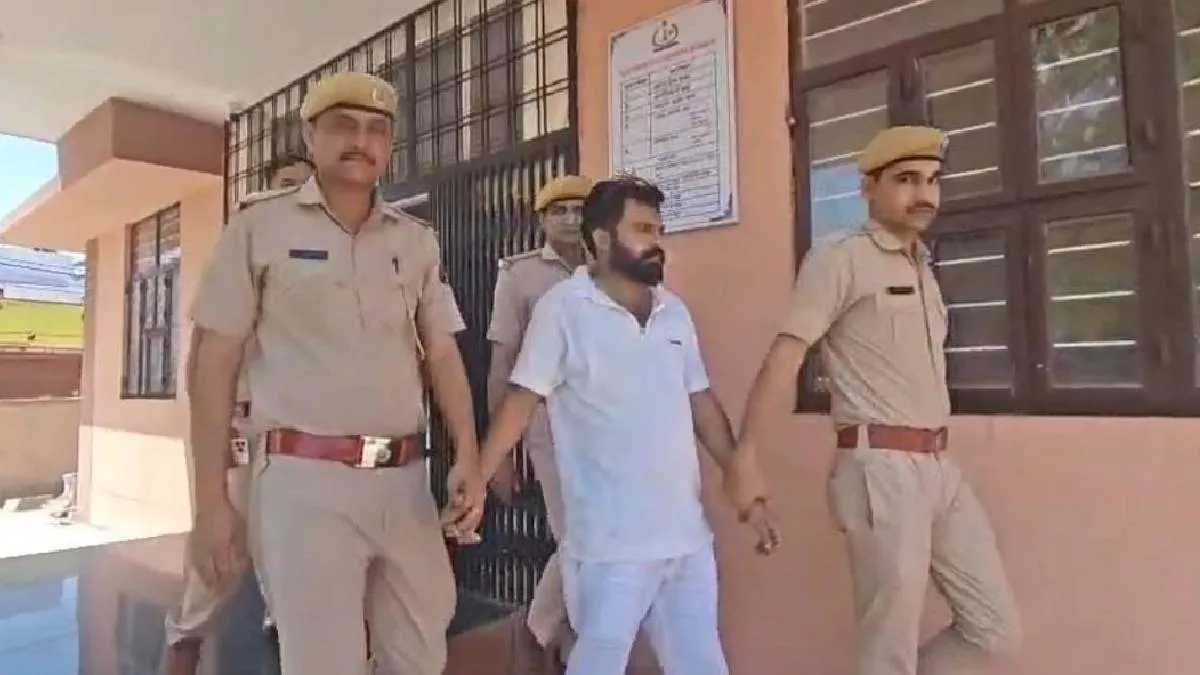 पुलिस हिरासत में आरोपी- India TV Hindi