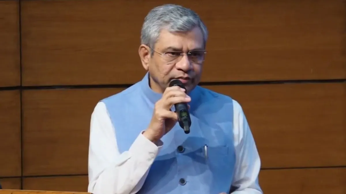 बुधवार को कैबिनेट के फैसले की जानकारी देते केंद्रीय मंत्री अश्विणी वैष्णव।- India TV Hindi