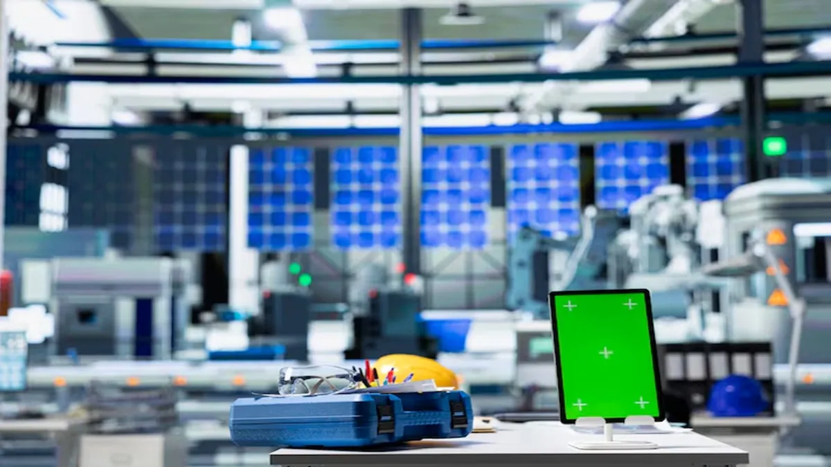 इस क्षेत्र में कर्मचारियों की संख्या साल-दर-साल 13.4% बढ़ी है।- India TV Hindi