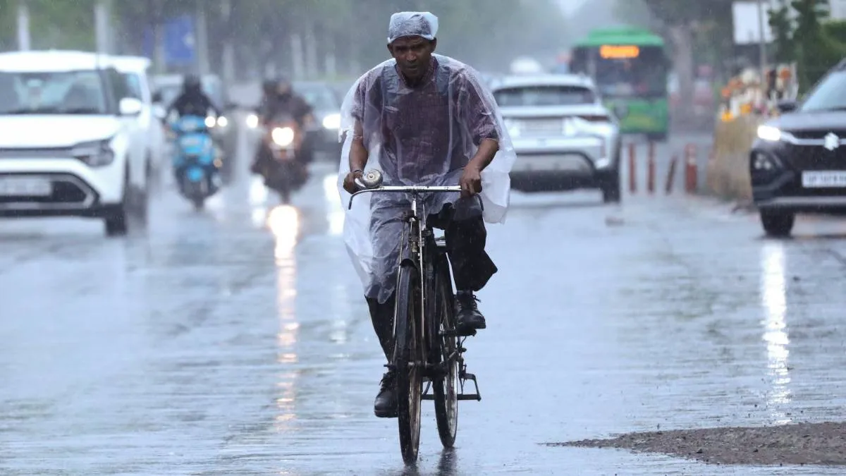 नोएडा में बारिश की तस्वीर। फाइल- India TV Hindi