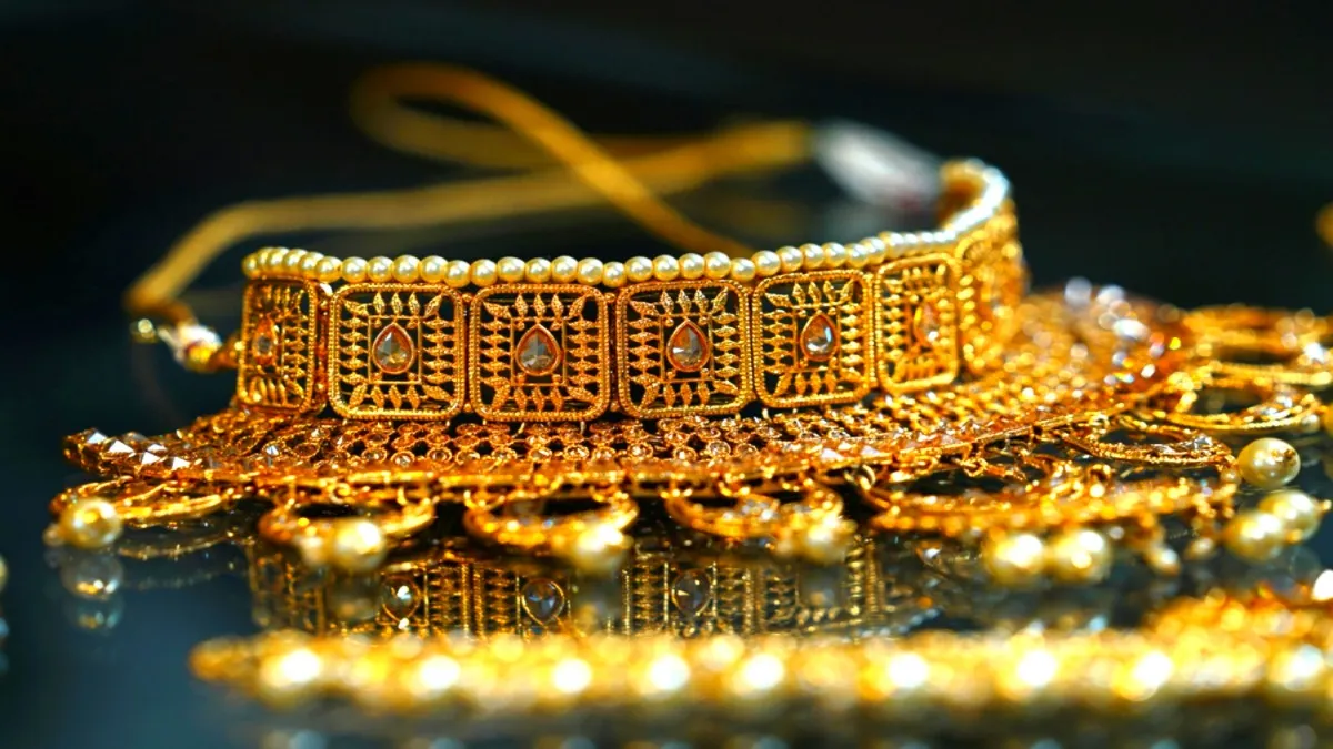 सोने-चांदी की कीमत में आगे उतार-चढ़ाव बने रहने की आशंका है।- India TV Hindi