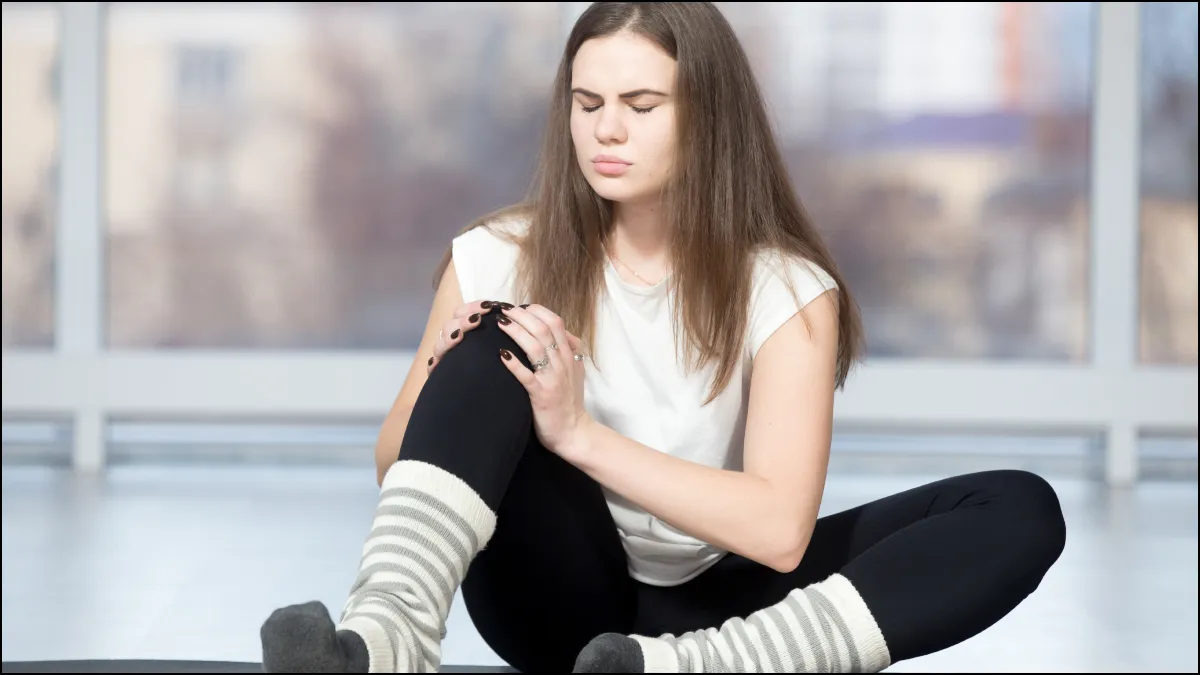 हाथ पैरों की नसों में दर्द और ऐंठन क्यों होती है, क्या हैं इसके कारण, जानिए कैसे इसे ठीक करें हाथ पैरों की नसों में दर्द और ऐंठन क्यों होती है, क्या हैं इसके कारण, जानिए कैसे इसे ठीक करें