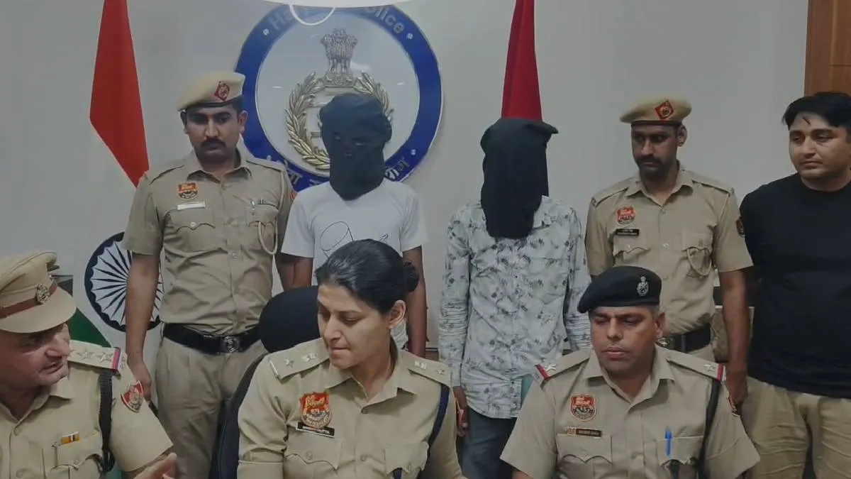 पुलिस हिरासत में दोनों आरोपी- India TV Hindi