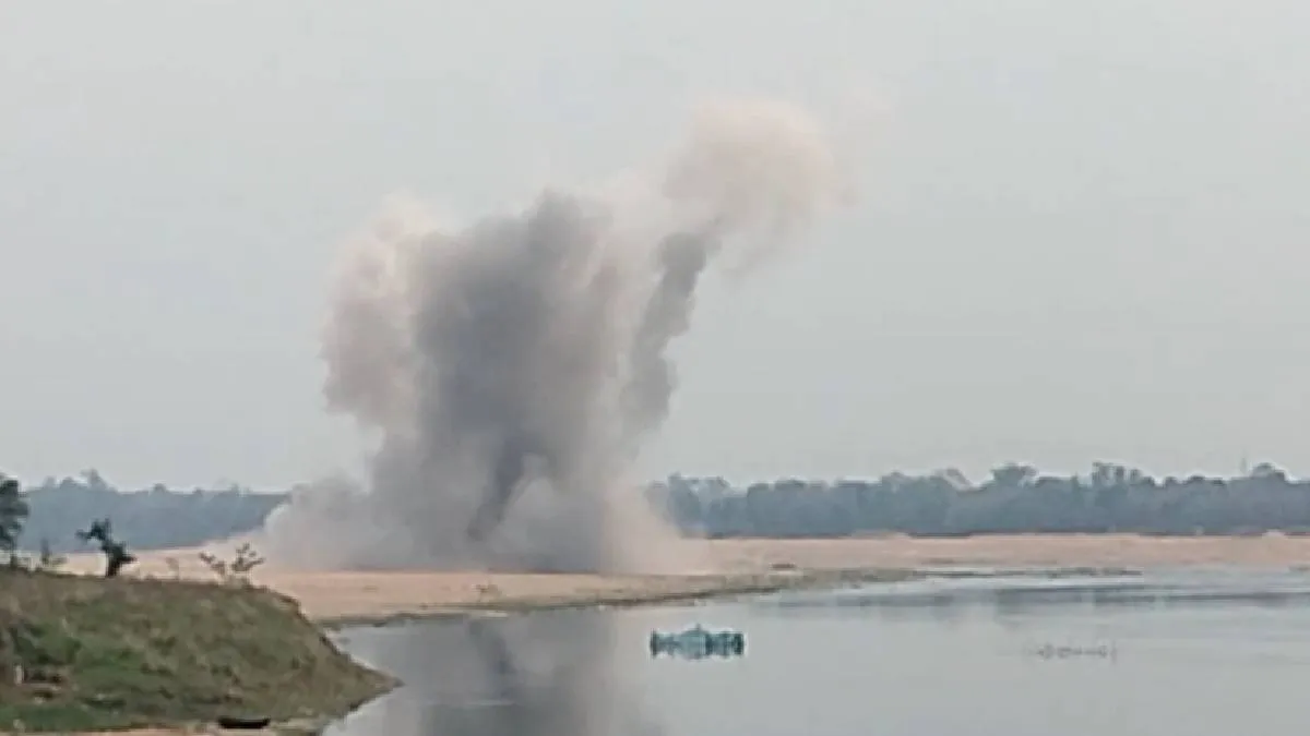 सेना ने बम को निष्क्रिय किया- India TV Hindi