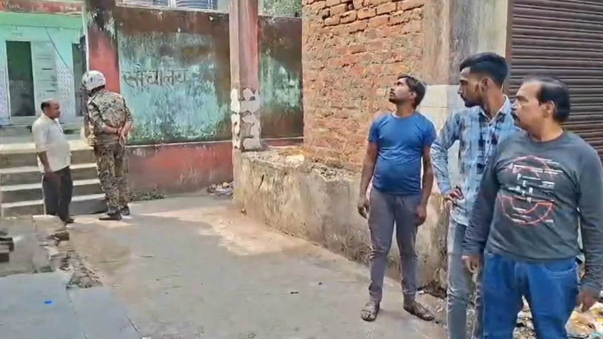 मामले की जांच करती पुलिस- India TV Hindi