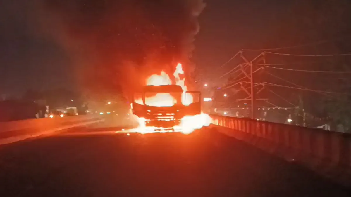 Kanpur truck fire video- India TV Hindi