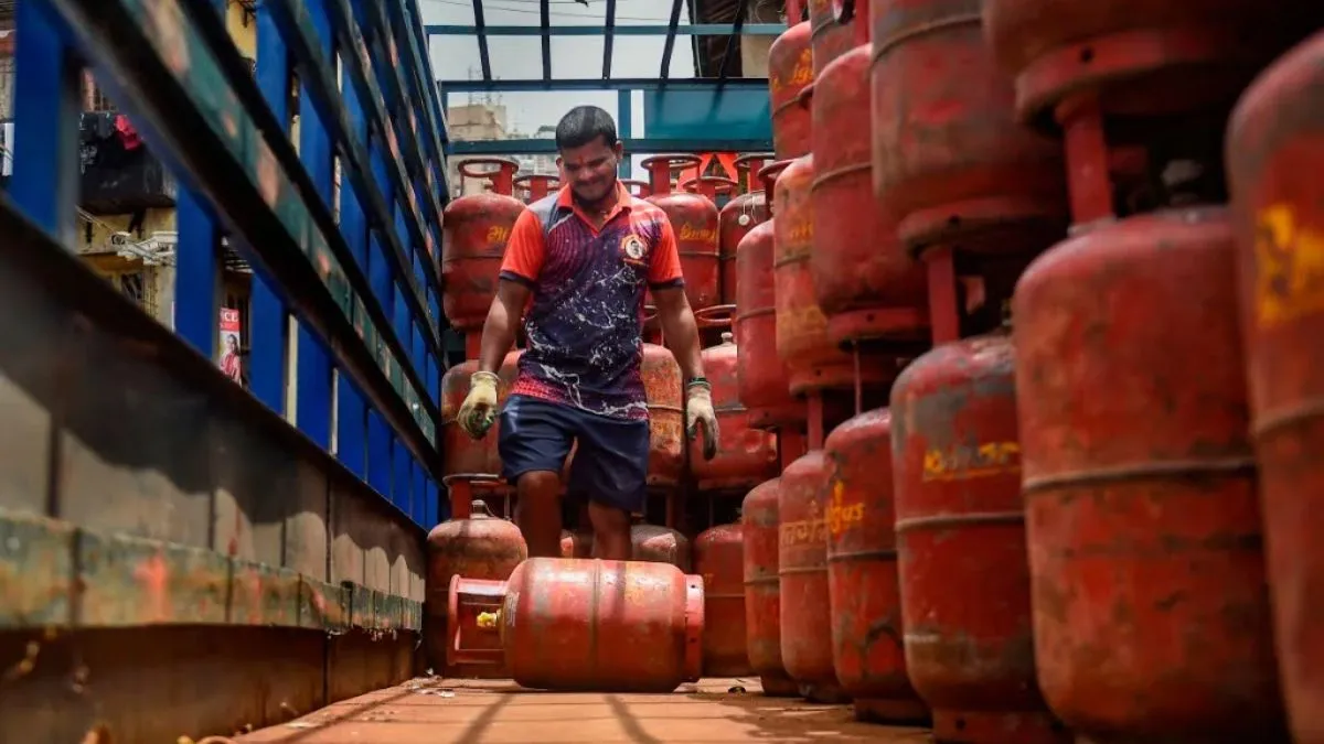 lpg, lpg gas, lpg demand, liquid petroleum gas, lpg cylinder, commercial lpg cylinder, atf, atf dema- India TV Paisa