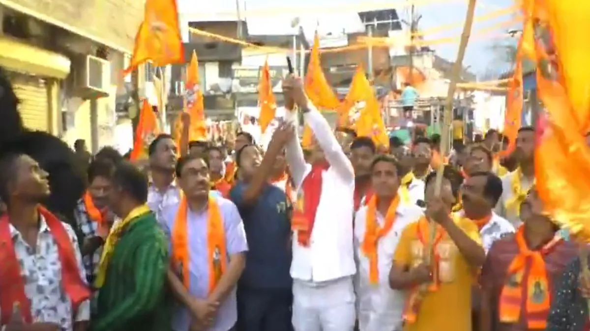 विधायक ने हवा में चलाई गोली- India TV Hindi