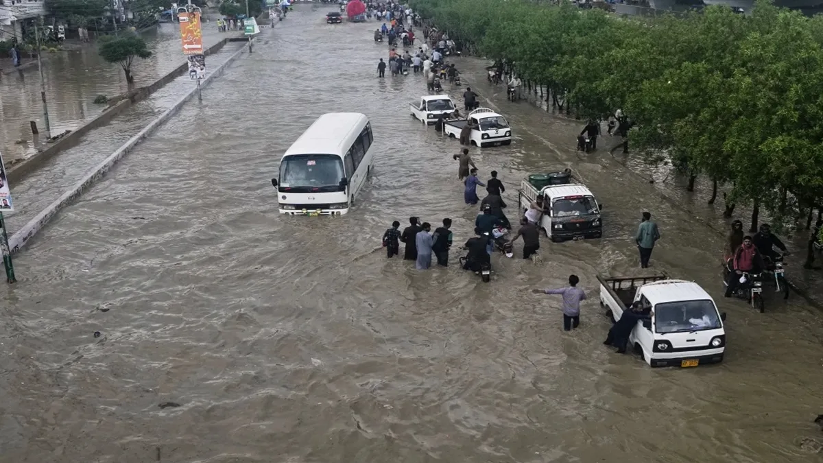 Pakistan Karachi Rain And Thunderstorm- India TV Hindi