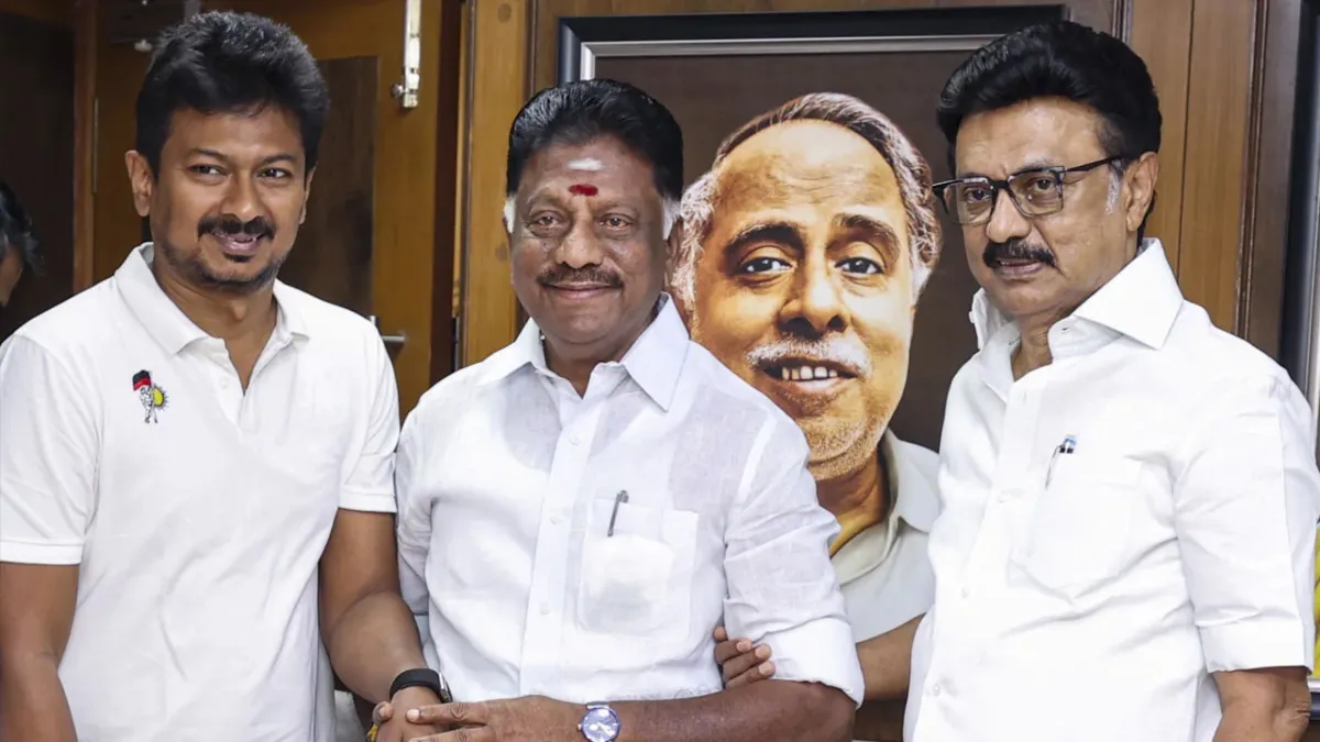 उदयनिधि, पनीरसेल्वम और सीएम एमके स्टालिन- India TV Hindi