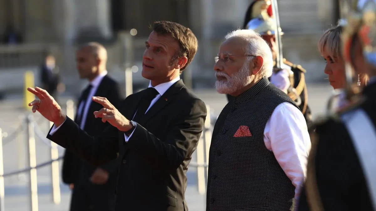 Israel US Iran की जंग से पश्चिम एशिया में बिगड़े हालात, PM मोदी ने की फ्रांस के राष्ट्रपति मैक्रों से फोन पर बात