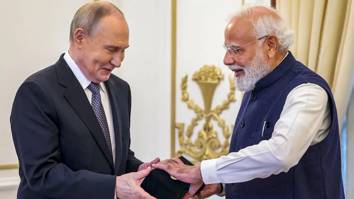 प्रधानमंत्री नरेन्द्र मोदी के साथ रूस के राष्ट्रपति व्लादिमीर पुतिन। (फाइल फोटो)- India TV Hindi