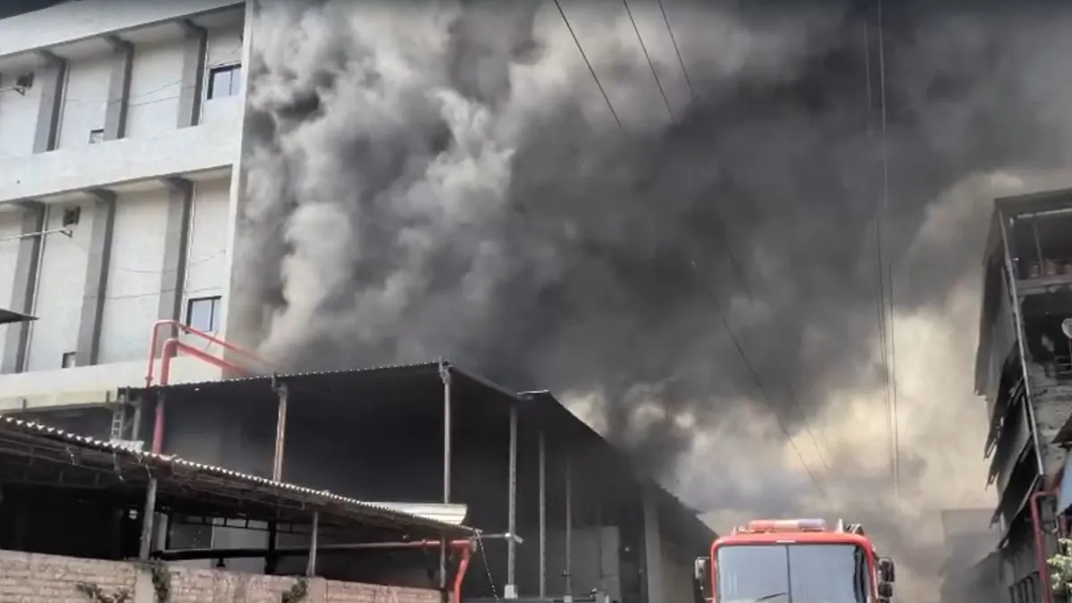 केमिकल फैक्ट्री में...- India TV Hindi