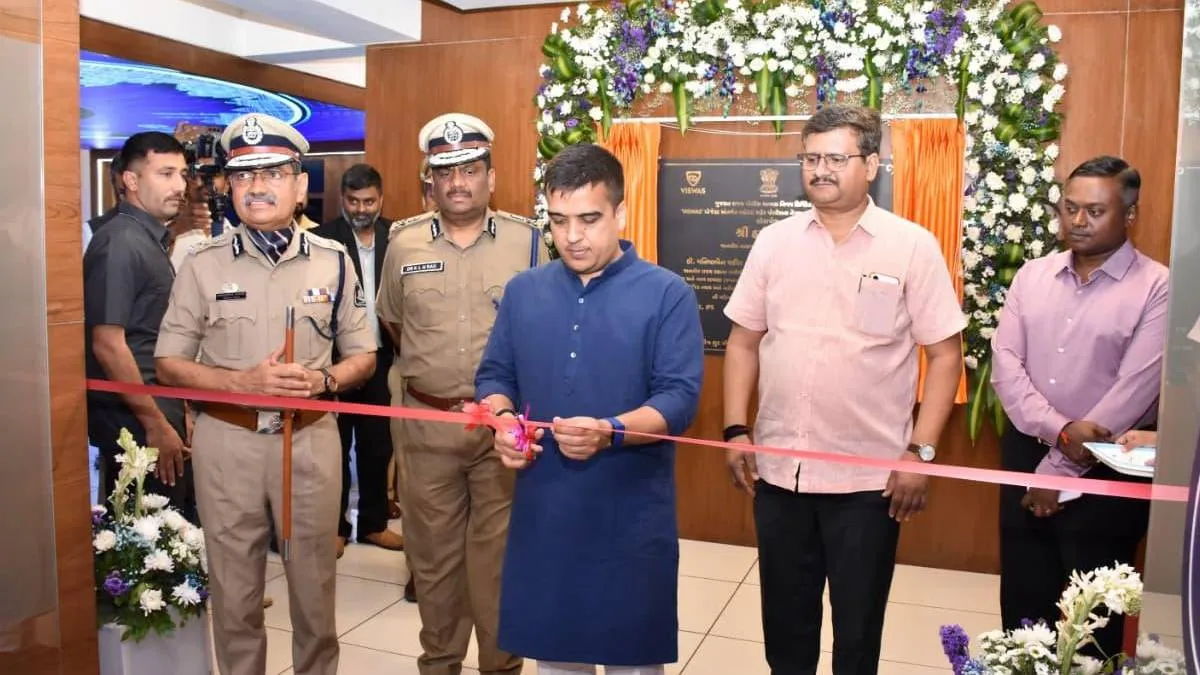 गुजरात के डिप्टी सीएम हर्ष संघवी - India TV Hindi