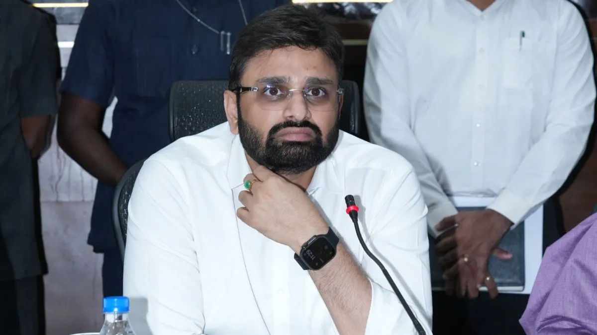 सांसद पुत्त महेश कुमार। - India TV Hindi