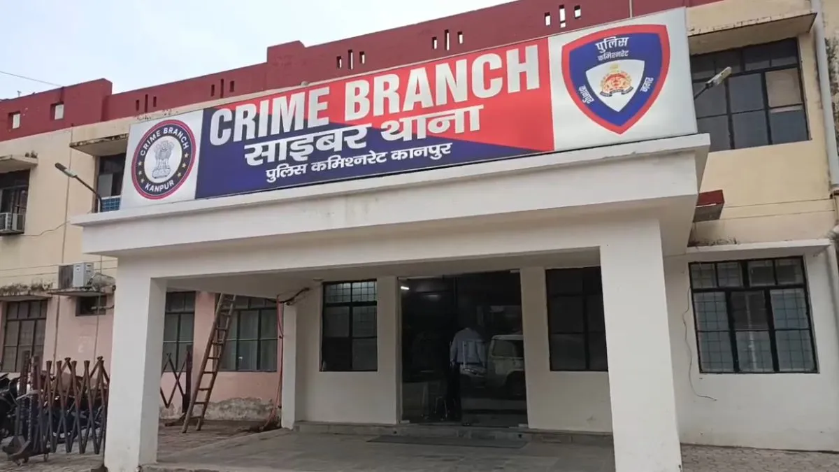 रिटायर्ड शिक्षिका से ठगी।- India TV Hindi