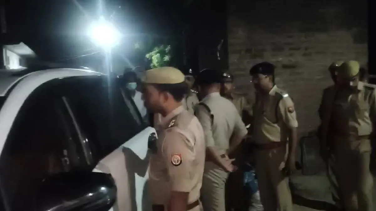 मामले की जांच करती पुलिस- India TV Hindi