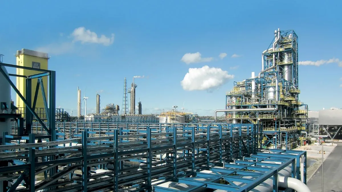 Urea, Urea Plants, fertilisers, fertiliser plant, lng, liquid natural gas, petronet lng, indian oil - India TV Hindi