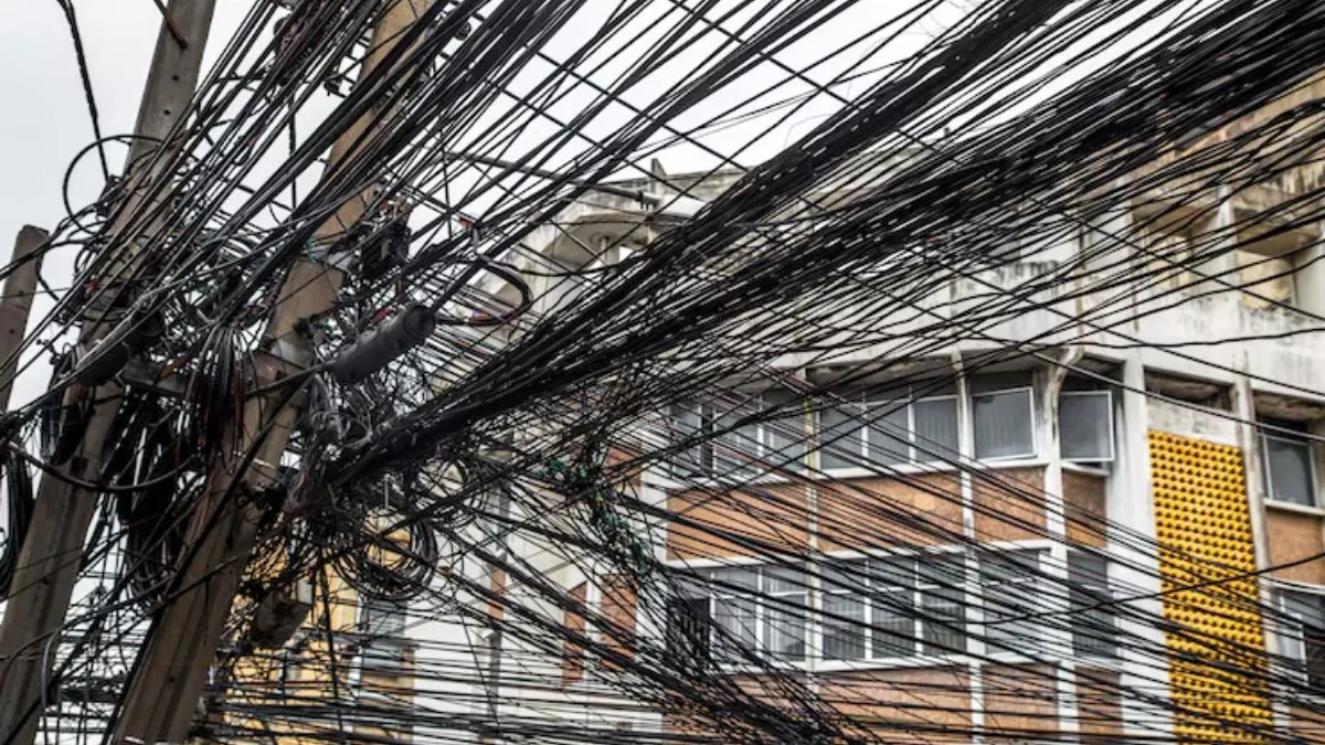 overhead wires, overhead electricity wires, overhead electricity wires in delhi, underground wires, - India TV Hindi