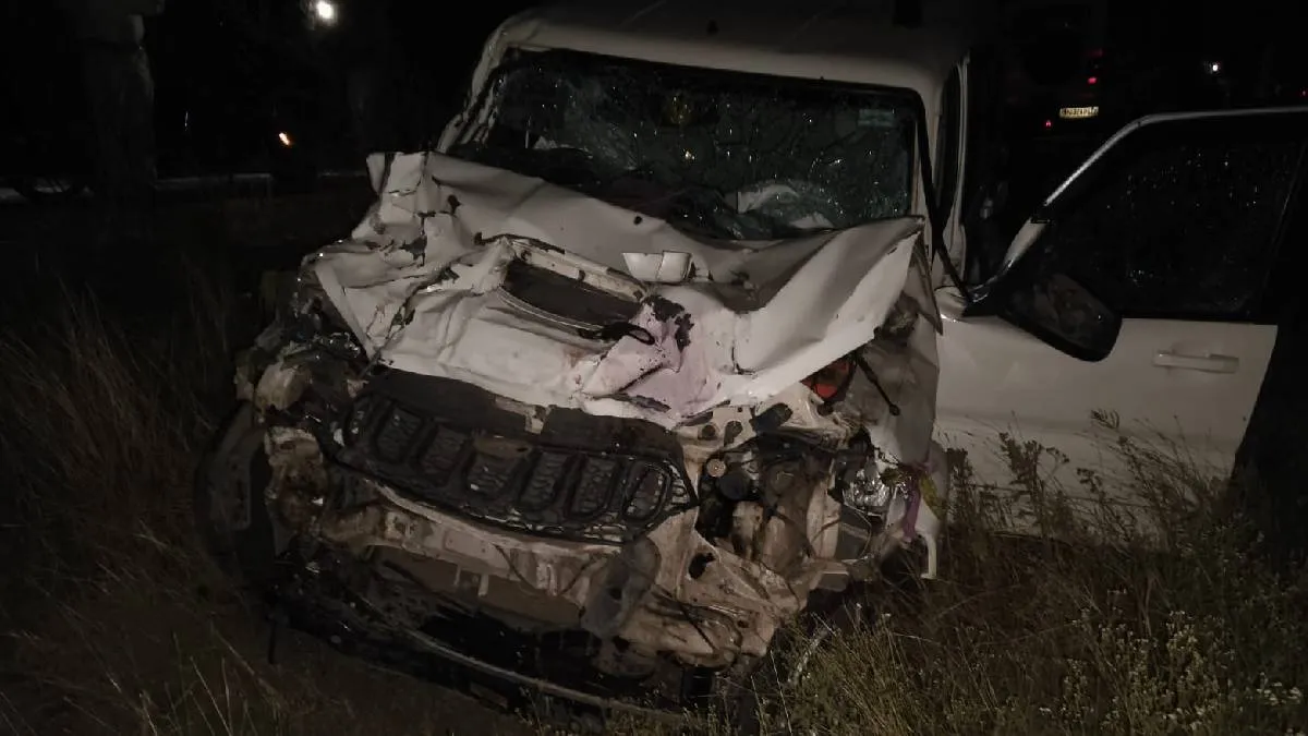  स्कॉर्पियो ओर मजदूरों से भरी पिकअप वाहन की भिड़ंत- India TV Hindi