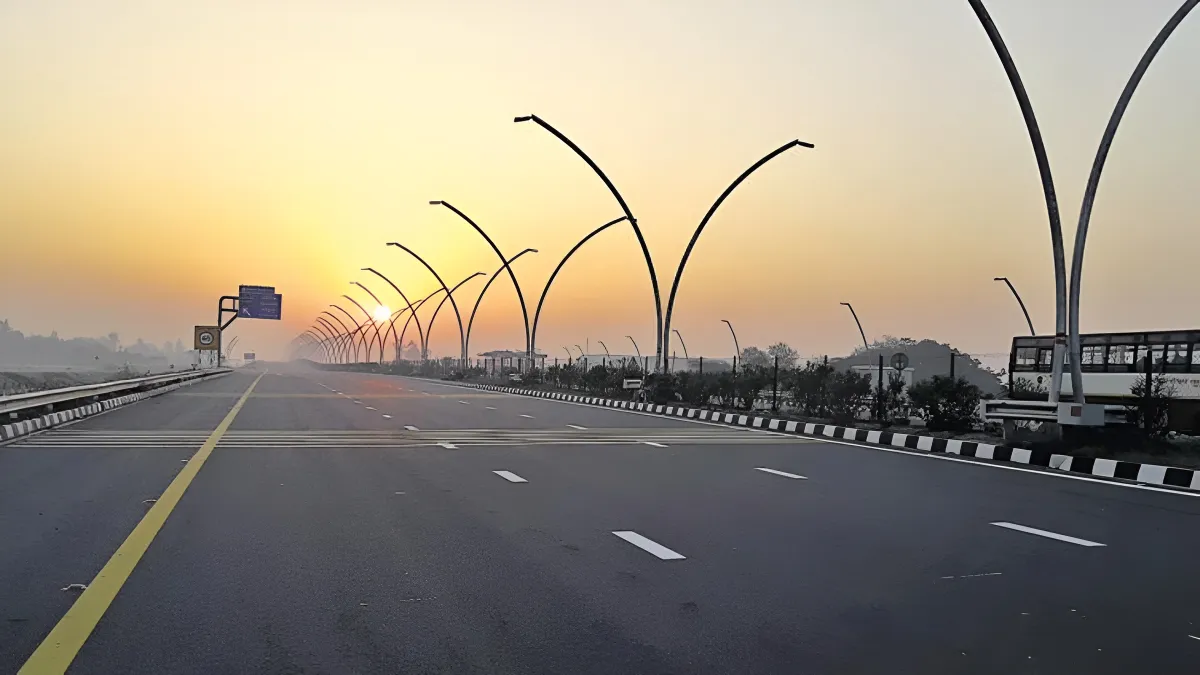 आगरा-लखनऊ एक्सप्रेसवे...- India TV Hindi