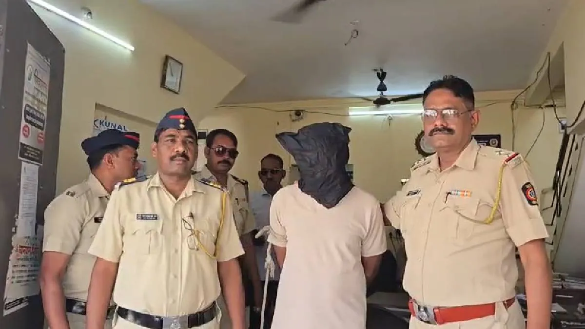पुलिस हिरासत में आरोपी- India TV Hindi